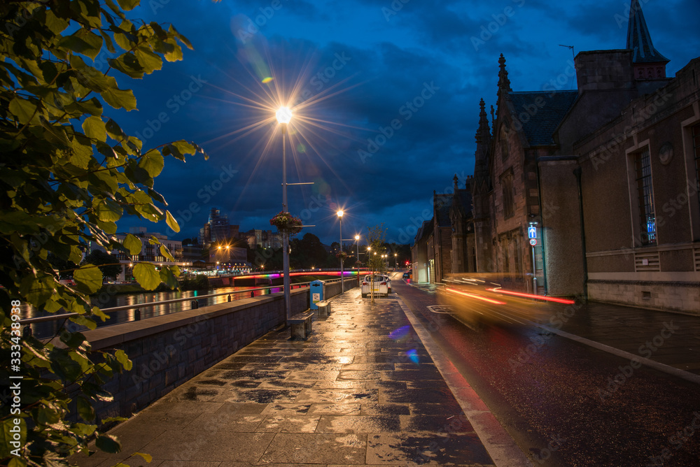 Inverness bei Nacht