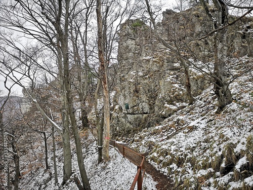 Ruine Gösting Graz mit Jungfernsprung und Cholerakapelle photo