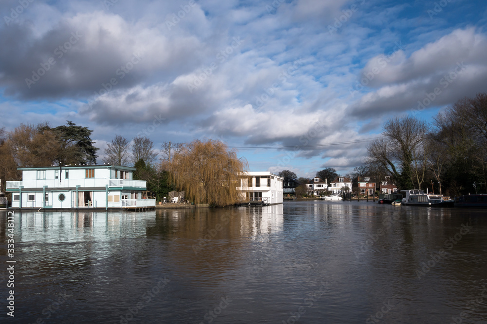 Houseboat living and mooring on River Thames Houseboat living and mooring on River Thames