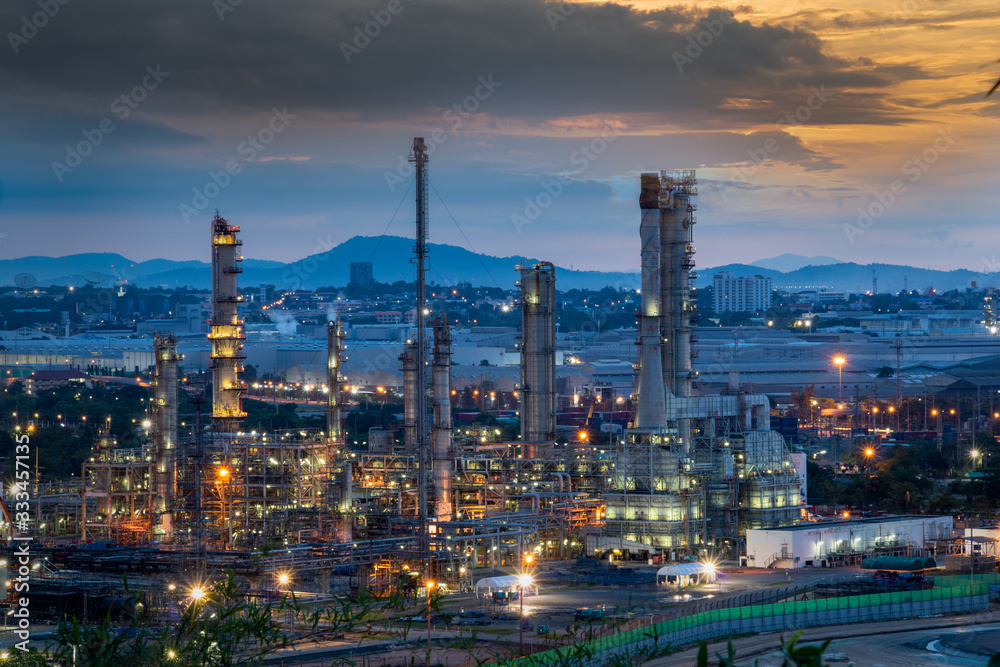 Fototapeta premium Refinery and industrial natural gas tanks with the backdrop of the morning sky