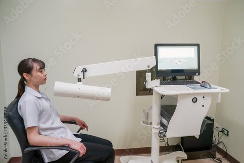 patient in sitting position for measure iodine 131 uptake test at thyroid gland