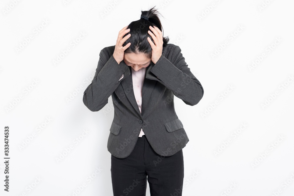 悩む女性 悩む女性