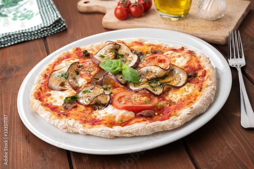Pizza fatta in casa con melanzane, Cucina Italiana