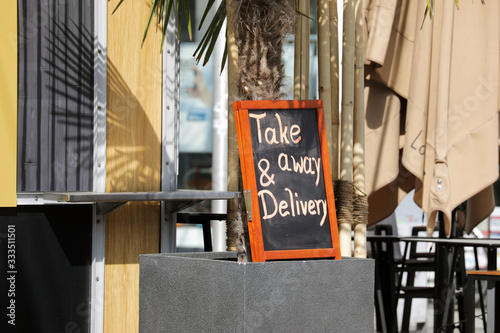 Fototapeta Naklejka Na Ścianę i Meble -  take & away delivery schild bei einem restaurant