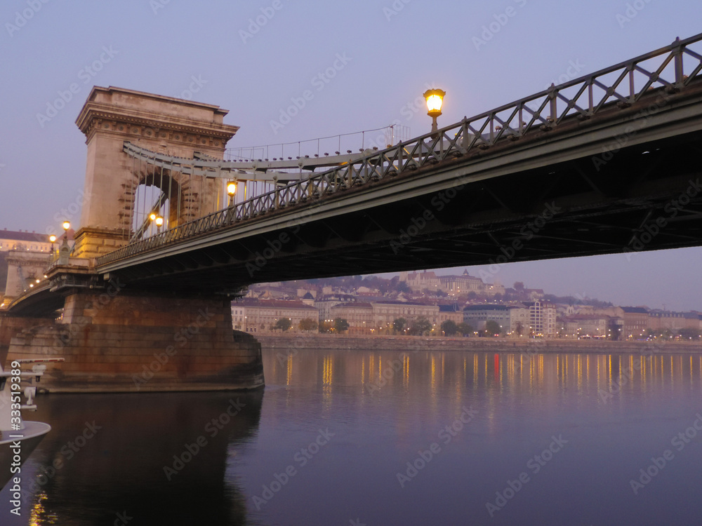 Naklejka premium Ponte delle catene all'alba, Budapest