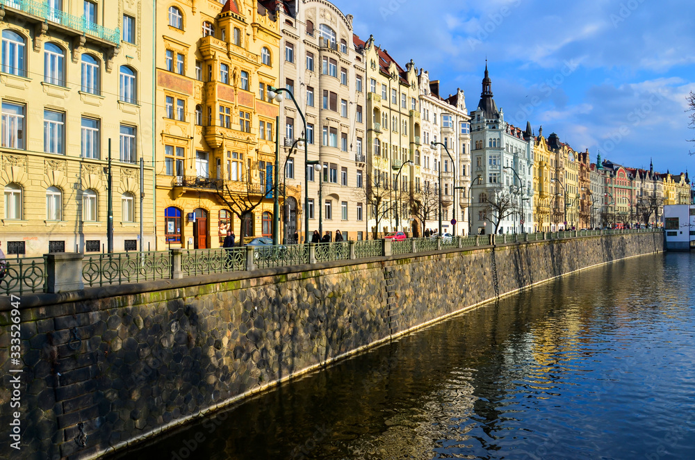 Fototapeta premium Moldova Blue River colorful building - Prague, Czech Republic
