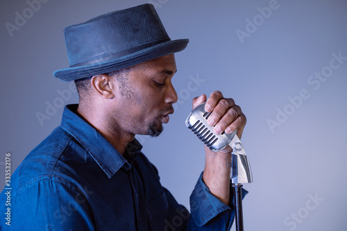 Bild auf Leinwand Portrait of a hipster attractive black man singing a vintage song