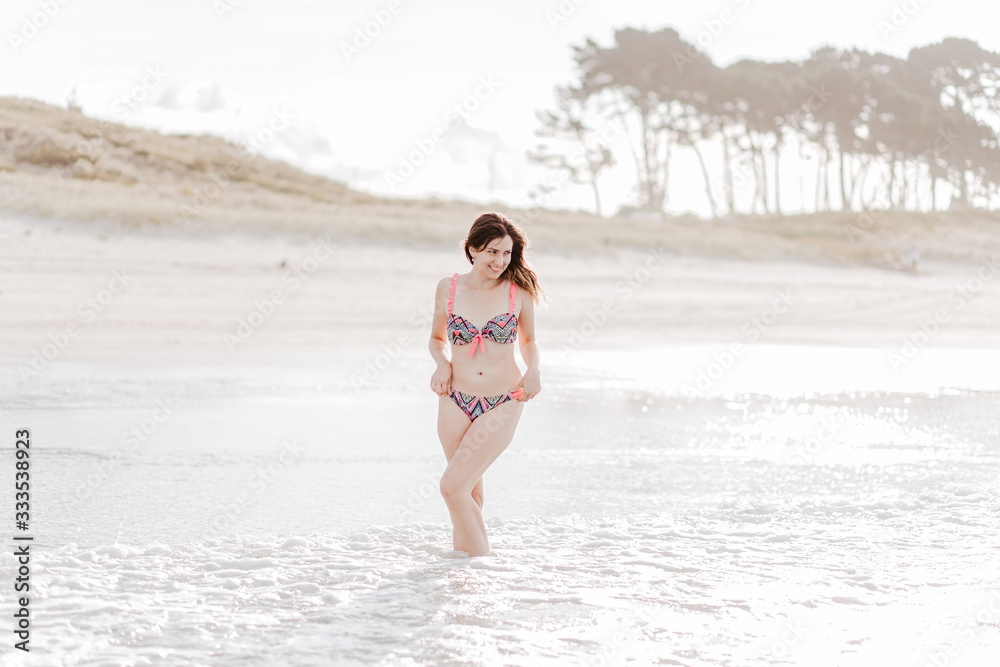 Fototapeta premium girl on the beach
