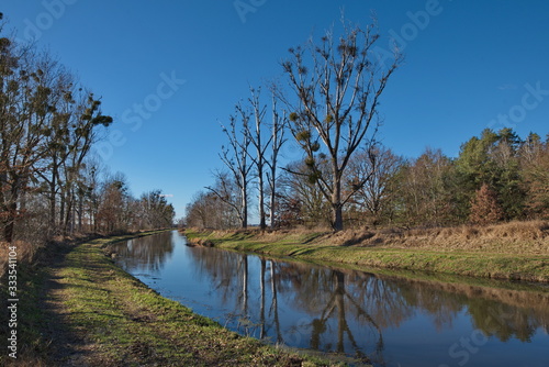 Der Fluss Nieplitz bei Stangenhagen im Winter