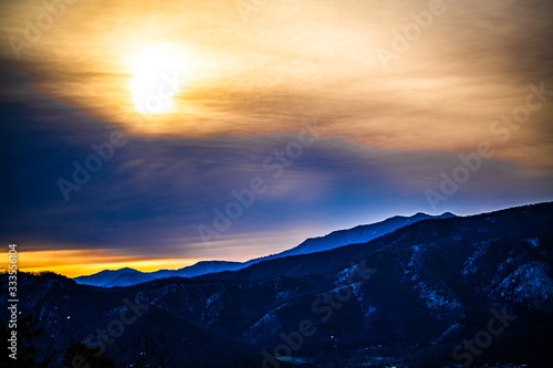 Fototapeta Naklejka Na Ścianę i Meble -  panoramic sunrise in the mountains