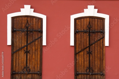 closed door pub during virus quarantine