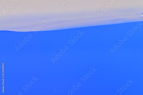 青色の水