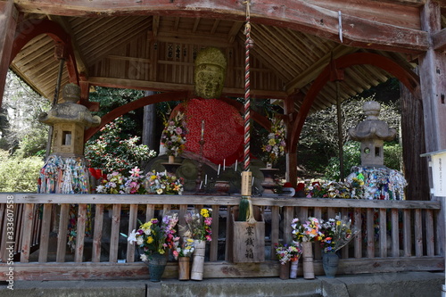 善法寺（ぜんぽうじ）／ 山形県鶴岡市にある善法寺は、2015年11月17日付で建造物６棟が正式に国の登録有形文化財になりました。登録された建造物は、江戸末期から明治の初めに建てられた龍王殿、五百羅漢堂、龍華庵、五重塔、山門、総門の６件です。善宝寺は平安時代、妙達上人が開いた龍華寺に始まる曹洞宗寺院であり、小田原の最乗寺、豊川の妙厳寺とともに曹洞宗三大祈願所のひとつです。