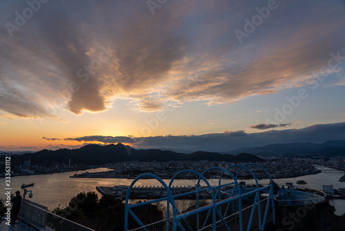 五台山展望台から見る高知市内と夕焼け
