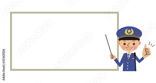 ホワイトボードを使って説明・解説する男性警察官（バストアップ）