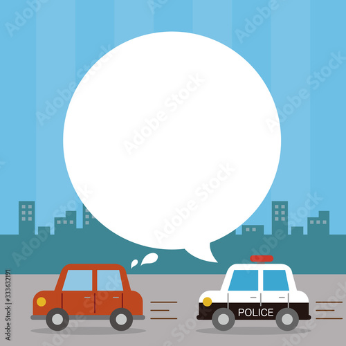 違反車両を追いかけるパトカー（フキダシあり）