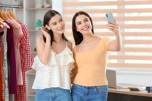 Young women taking selfie i...