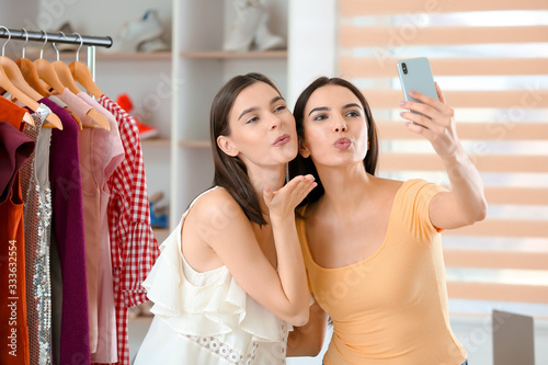 Young women taking selfie i...