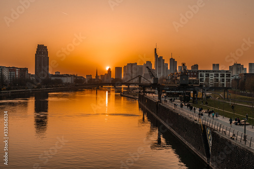 sunset over Frankfurt skyline  © Anita Gläßner