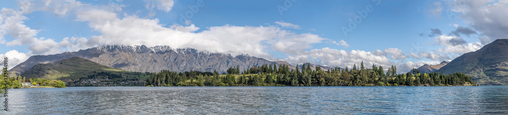  Kelvin Heights peninsula at lake Wakatipu, from Queenstown, Otago, New Zealand
