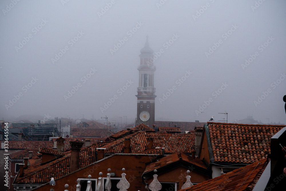 Obraz premium Venice in the fog in the spring