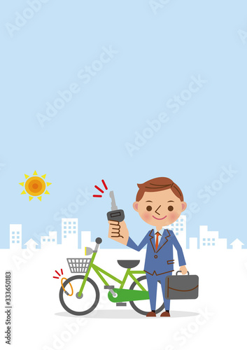 自転車にカギをかけるビジネスマン（背景あり）