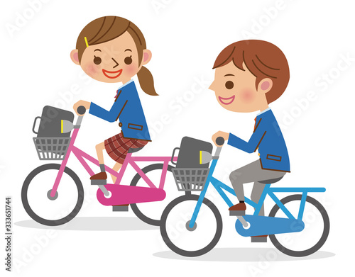 自転車で並走する男女学生