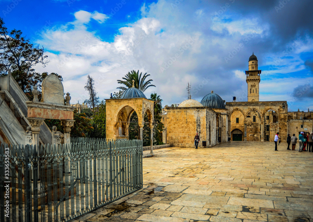 Fototapeta premium The mountain on which King Solomon erected the first temple to the One God is sacred to Jews, Christians and Muslims. This is a great architectural monument of Israel, Byzantium, Crusaders and Arabs.