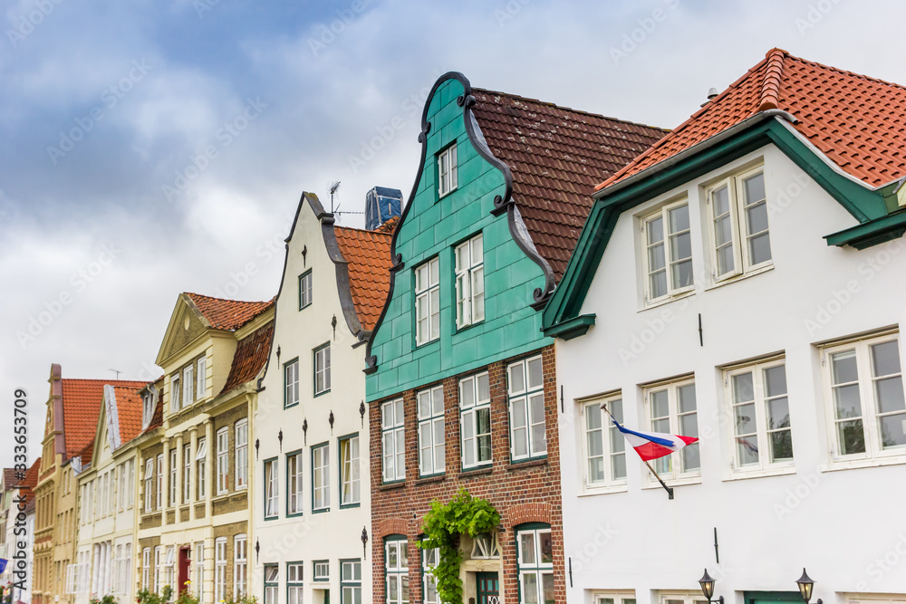 Obraz premium Colorful facades of historic houses in Gluckstadt, Germany