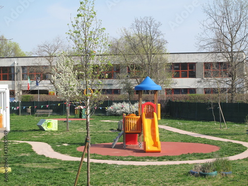 parco giochi nel verde per bambini