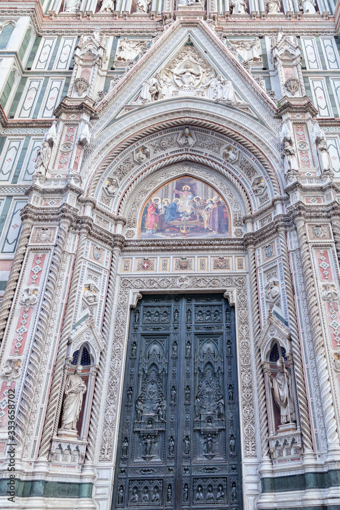 Dettagli facciata Cattedrale Santa Maria Del Fiore  Firenze