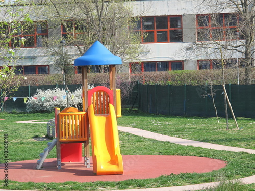 parco giochi nel verde per bambini