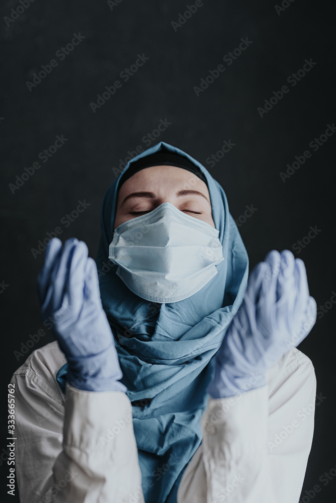 Photo Stock tired medical worker doctor woman muslim woman in