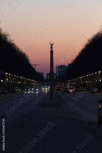 Berlin  Siegessäule Goldelse großer Stern von 17 Juli aus Sonnenuntergang 3 hochkant