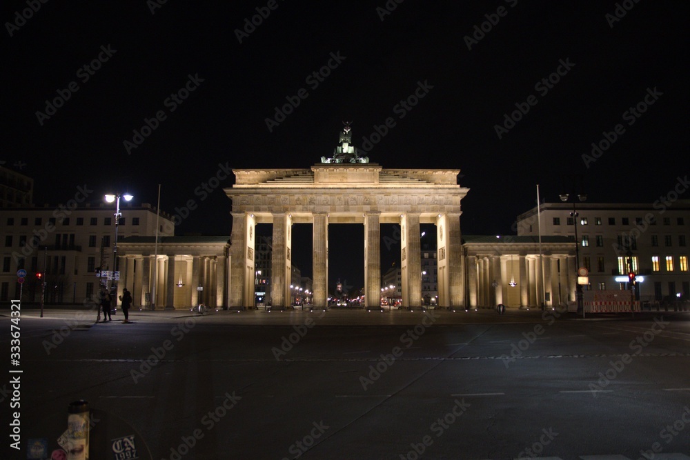 Obraz premium Berlin Brandenburger Tor seitenansicht ebertstraße