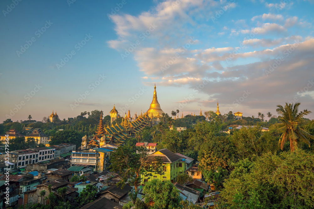 Fototapeta premium Yangon skyline with Shwedagon Pagoda in Myanmar