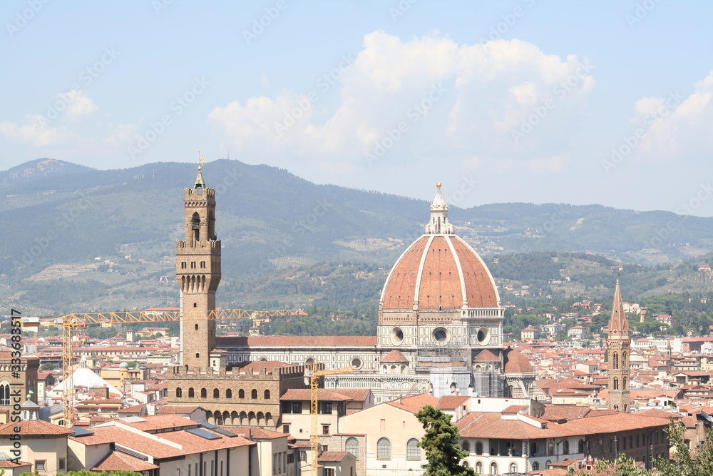 Florence, Italia, view of Palazzo Vecchio and duomo 