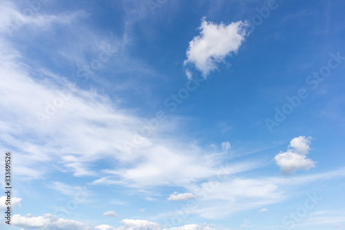 Obraz na płótnie blue sky with white clouds w salonie