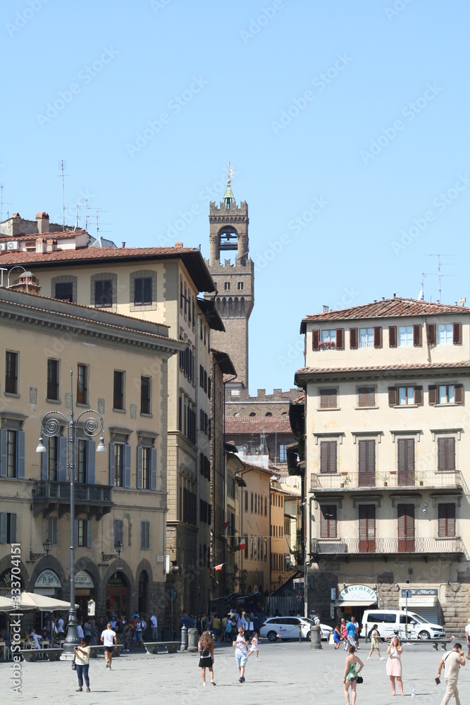 Florence, Italia :   view of Palazzo Vecchio from Square Santa Croce