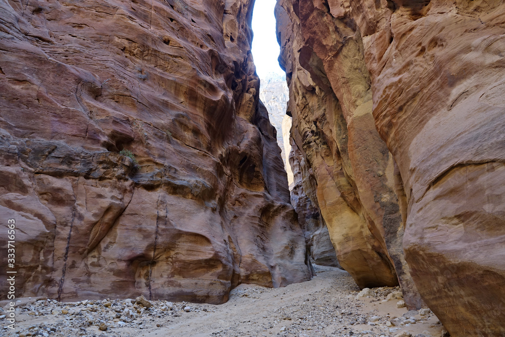 Obraz premium Roches colorées du Wadi Araba en Jordanie
