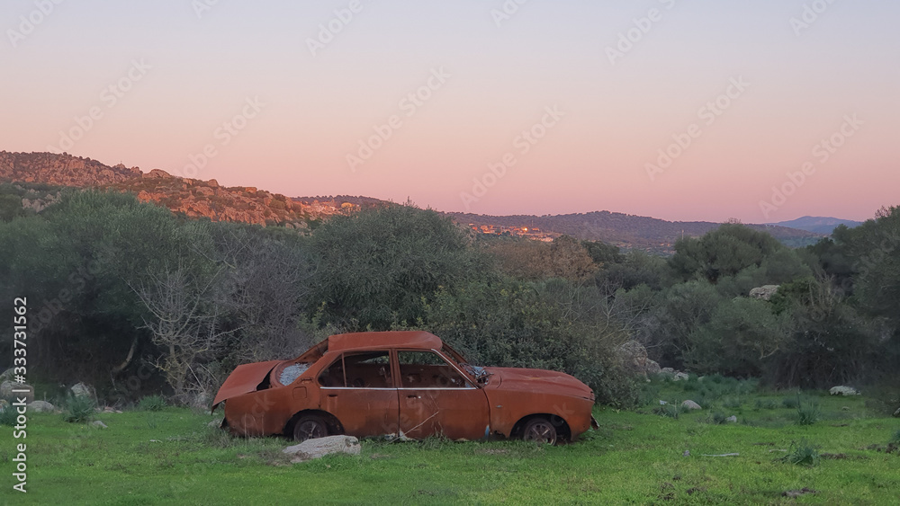 Fototapeta premium old car at sunset