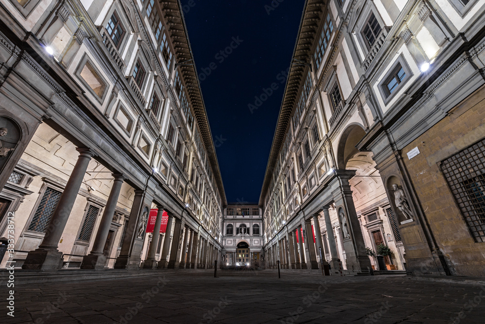 Firenze, esterno della Galleria degli Uffizi Firenze, esterno della Galleria degli Uffizi