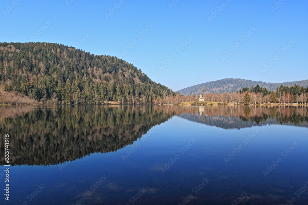 Lac de longemer dans le massif Vosgien