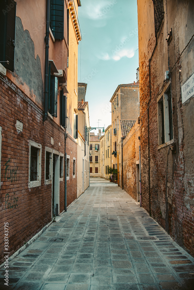 Fototapeta premium classic road in venice, italy