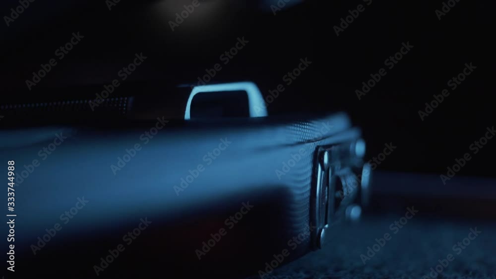 open the case with the weapon and take the gun open the case with the weapon and take the gun