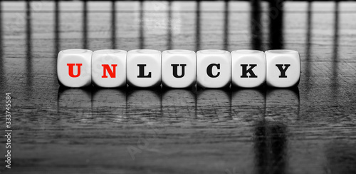 Fotografía word lucky or unlucky - dilema concept