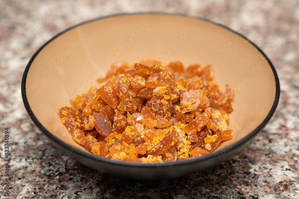 Caramelized sugar crystals