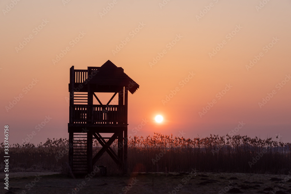 Tykocin to piękna historyczna, a nawet królewska miejscowość w województwie podlaskim, malowniczo położona nad rzeką Narew, Polska Tykocin to piękna historyczna, a nawet królewska miejscowość w województwie podlaskim, malowniczo położona nad rzeką Narew, Polska