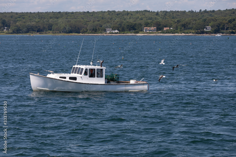 Fototapeta premium Lobster Boat fishing in coatal Maine