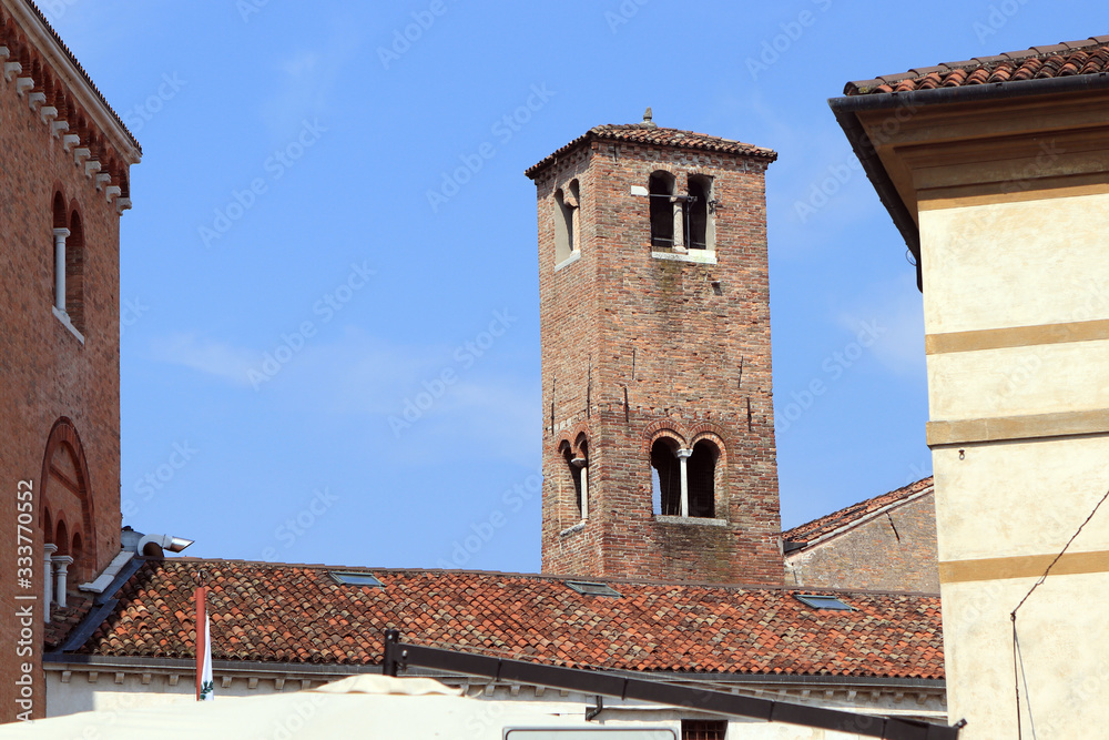 Torre de una iglesia en Treviso